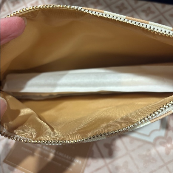 Evalina Beauty Checkered Pouch and makeup brushes - Picture 2 of 4